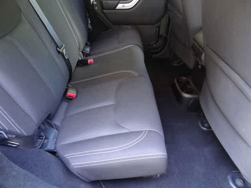 Used 2015 Jeep Wrangler Unlimited Sahara AWD/4WD image 9