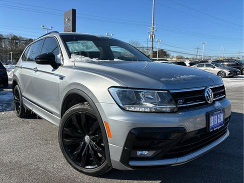 Used 2021 Volkswagen Tiguan SE R-Line image 2