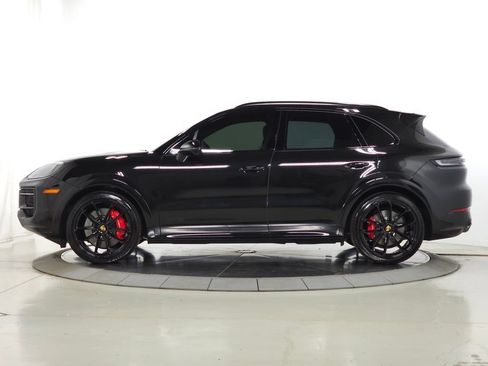 Used 2025 Porsche Cayenne GTS AWD/4WD image 2