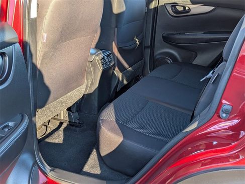 Used 2020 Nissan Rogue Sport S image 16