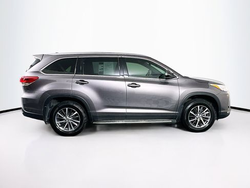 Used 2019 Toyota Highlander XLE image 10