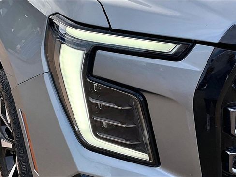 Used 2025 GMC Yukon XL AT4 w/ AT4 Premium Package image 30