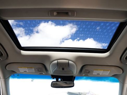 Used 2017 INFINITI Q70 3.7 image 25