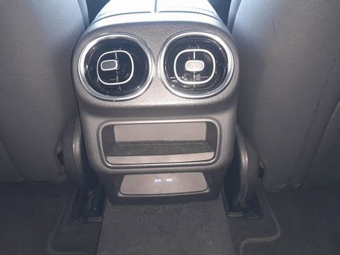 Used 2024 Mercedes-Benz GLC 300 4MATIC image 11