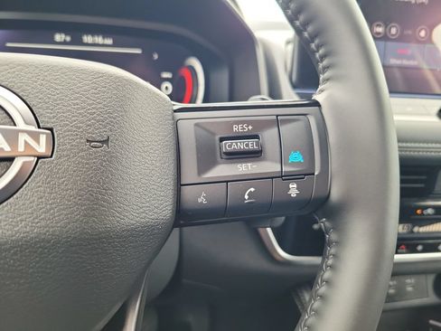 Used 2025 Nissan Rogue Platinum w/ Platinum Premium Package FWD image 24
