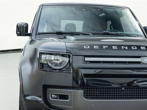 Used 2024 Land Rover Defender 90 Carpathian Edition image 11