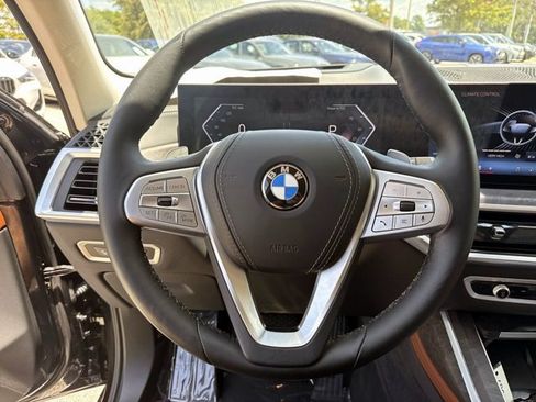 Used 2025 BMW X7 xDrive40i AWD/4WD image 30