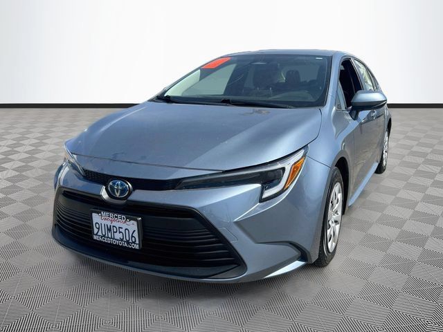 Used 2025 Toyota Corolla LE FWD image 3
