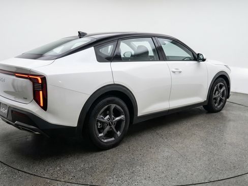 Used 2025 Kia K4 LXS FWD image 9