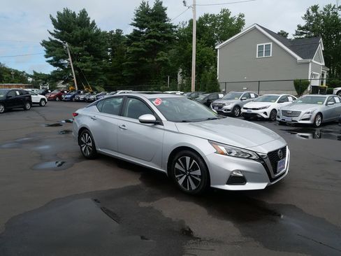 Used 2021 Nissan Altima 2.5 SV w/ SV Premium Package FWD image 2