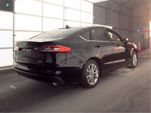 Used 2019 Ford Fusion SE FWD image 3