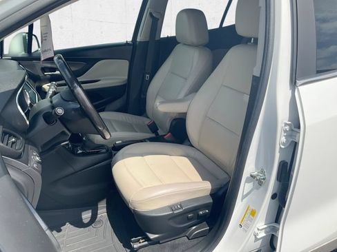 Used 2019 Buick Encore Essence w/ Experience Buick Package FWD image 11
