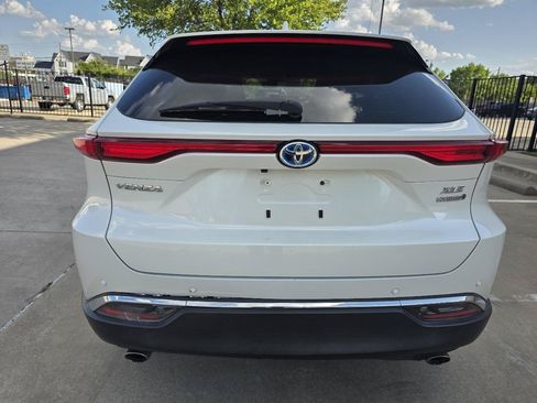 Used 2022 Toyota Venza XLE AWD/4WD image 8