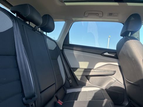 Used 2022 Volkswagen Taos SEL image 27