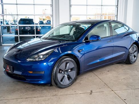 Used 2023 Tesla Model 3 Standard Range image 11