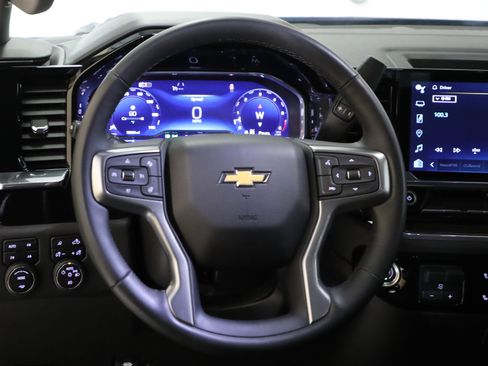 Used 2024 Chevrolet Silverado 2500 LT image 3