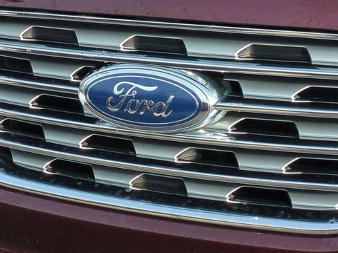 Used 2023 Ford Edge Titanium image 12