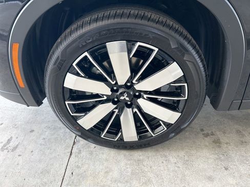 New 2025 Mitsubishi Outlander SE image 14