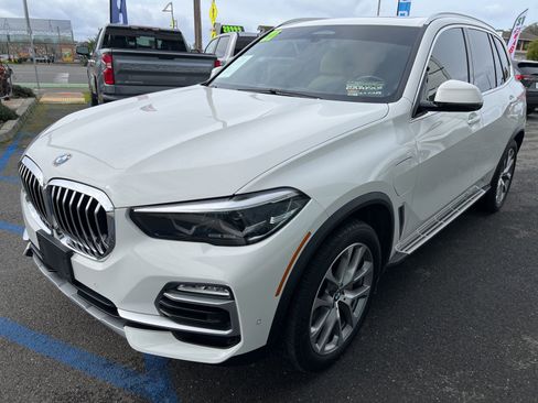 Used 2021 BMW X5 xDrive45e w/ Premium Package AWD/4WD image 4
