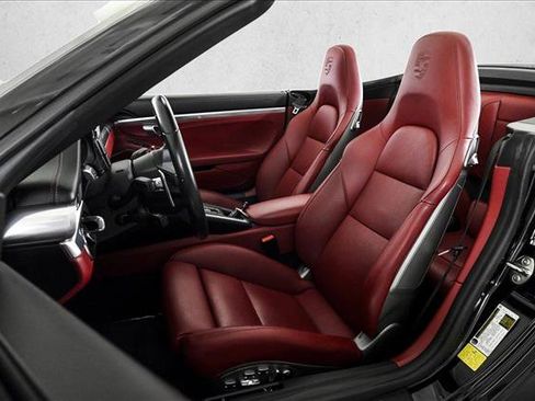 Used 2018 Porsche 911 Turbo image 17