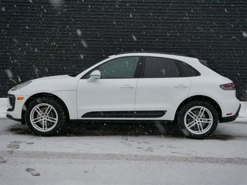 Used 2025 Porsche Macan image 2
