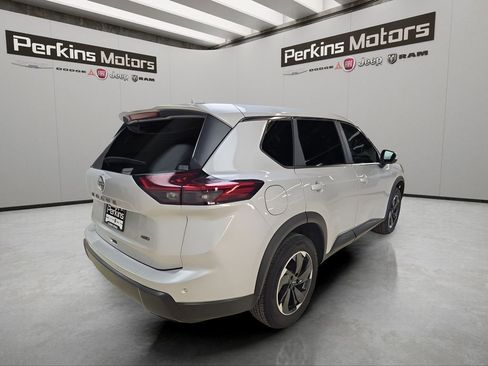 Used 2025 Nissan Rogue SV image 5