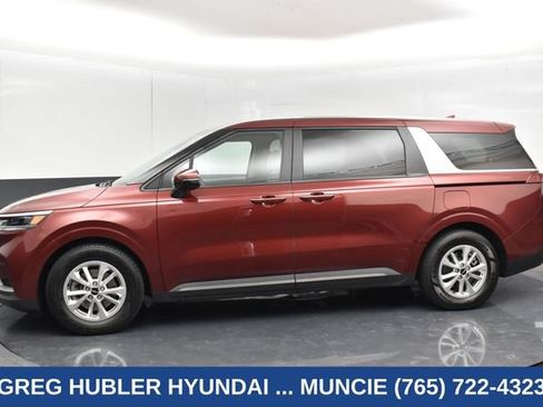 Used 2023 Kia Carnival LX FWD image 17