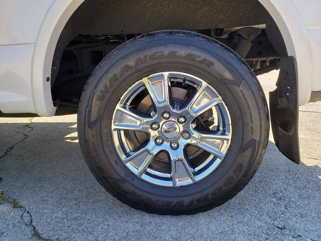 Used 2015 Ford F150 Lariat w/ Equipment Group 502A Luxury AWD/4WD image 24