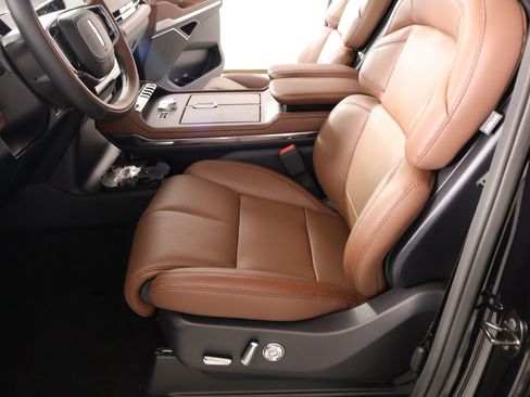 New 2026 Lincoln Navigator Reserve AWD/4WD image 12
