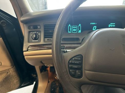 Used 1997 Lincoln Town Car Signature RWD image 23