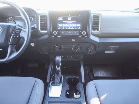 Used 2022 Nissan Frontier SV w/ Technology Package image 11