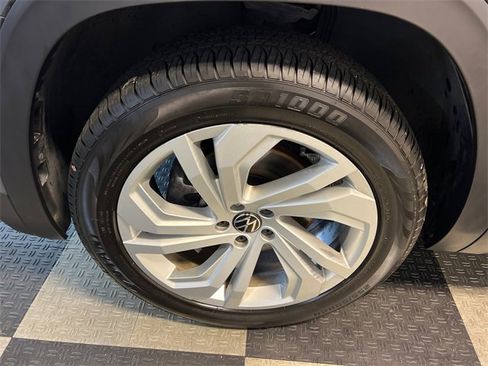 Certified 2022 Volkswagen Atlas SE image 8