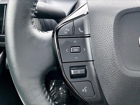 Used 2025 Toyota bZ4X FWD image 16