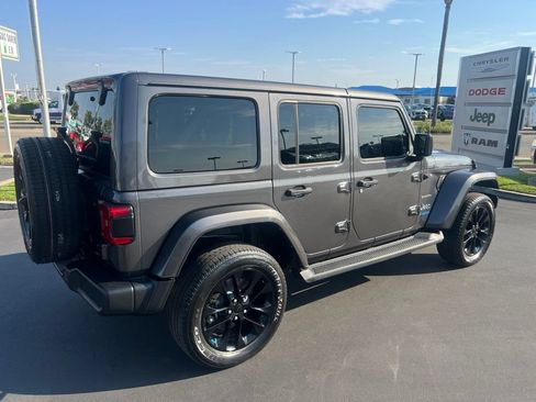 Used 2022 Jeep Wrangler Unlimited Sahara AWD/4WD image 16