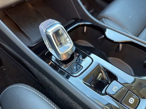 Certified 2025 Volvo XC40 B5 Plus image 19