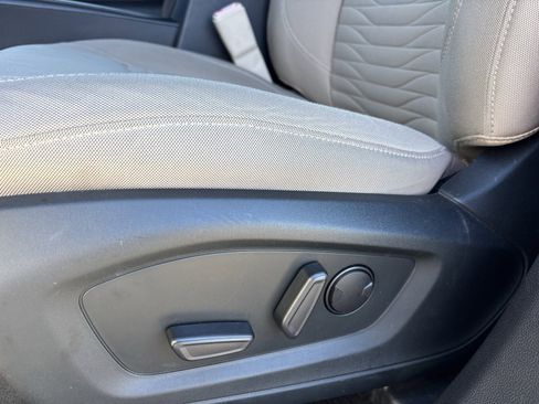 Used 2020 Ford Explorer XLT image 19