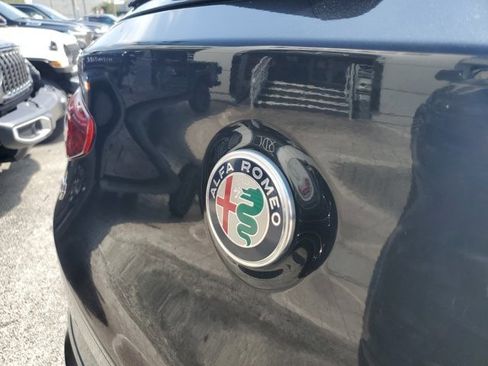 Used 2018 Alfa Romeo Stelvio Ti Sport image 11