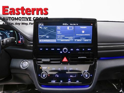 Used 2020 Hyundai Ioniq Limited image 12