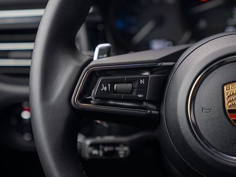 Used 2026 Porsche Macan image 7