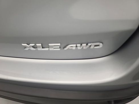 Used 2016 Toyota Highlander XLE AWD/4WD image 11