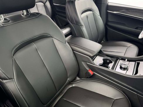 New 2025 Jeep Grand Cherokee Limited image 18