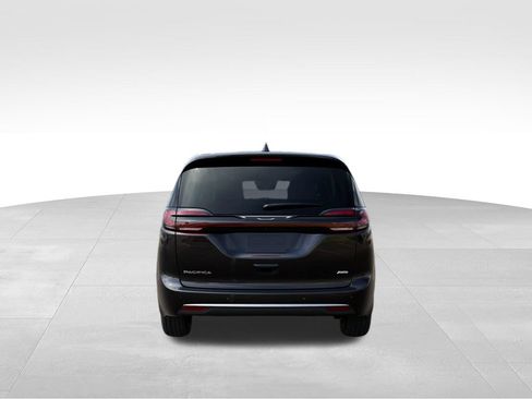New 2027 Chrysler Pacifica Select AWD/4WD image 8