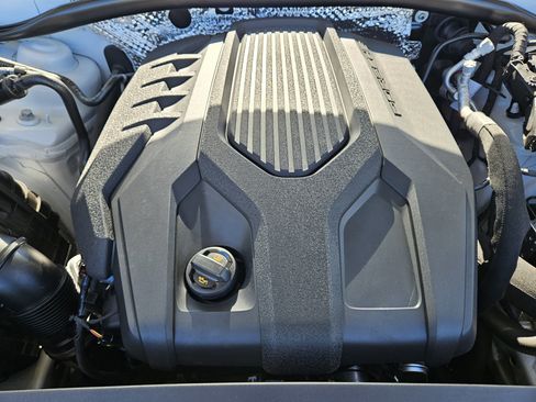 Certified 2025 Porsche Macan image 30