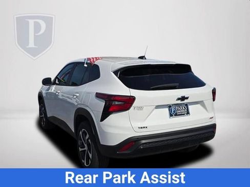 New 2026 Chevrolet Trax RS w/ Sunroof Package FWD image 9