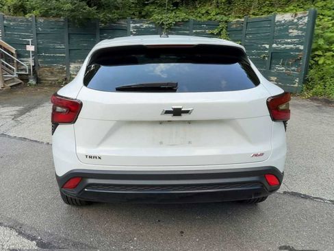 Certified 2024 Chevrolet Trax RS w/ Driver Confidence Package FWD image 7