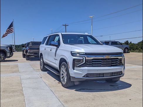 New 2026 Chevrolet Suburban Premier w/ Sun And Tow Package AWD/4WD image 5