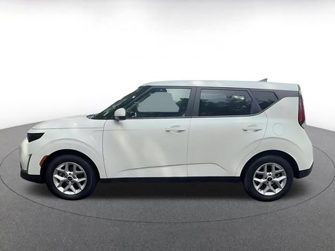 Used 2025 Kia Soul LX w/ LX Technology Package FWD image 8