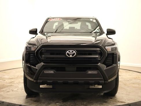 Certified 2025 Toyota Tacoma SR5 image 8