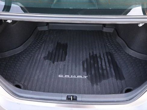 Used 2020 Toyota Camry XLE w/ Sunroof Package image 7