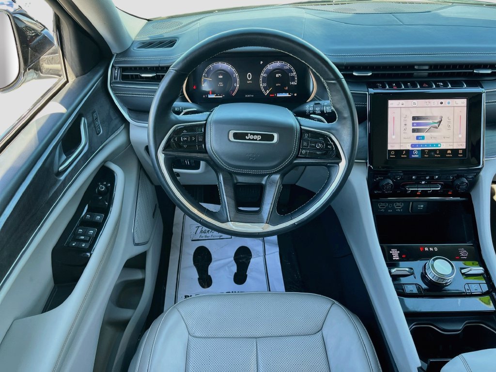Used 2022 Jeep Grand Cherokee Overland AWD/4WD image 24